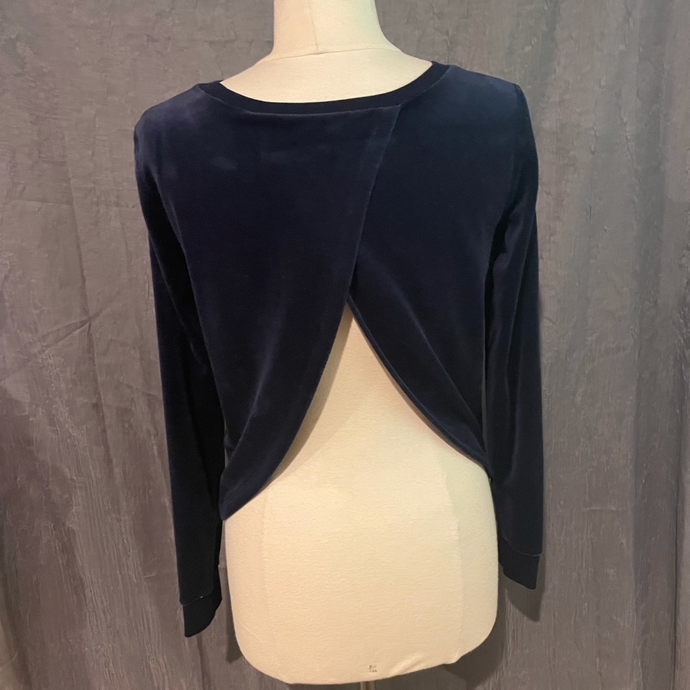 Victoria Secret pullover - Picture 2 of 3